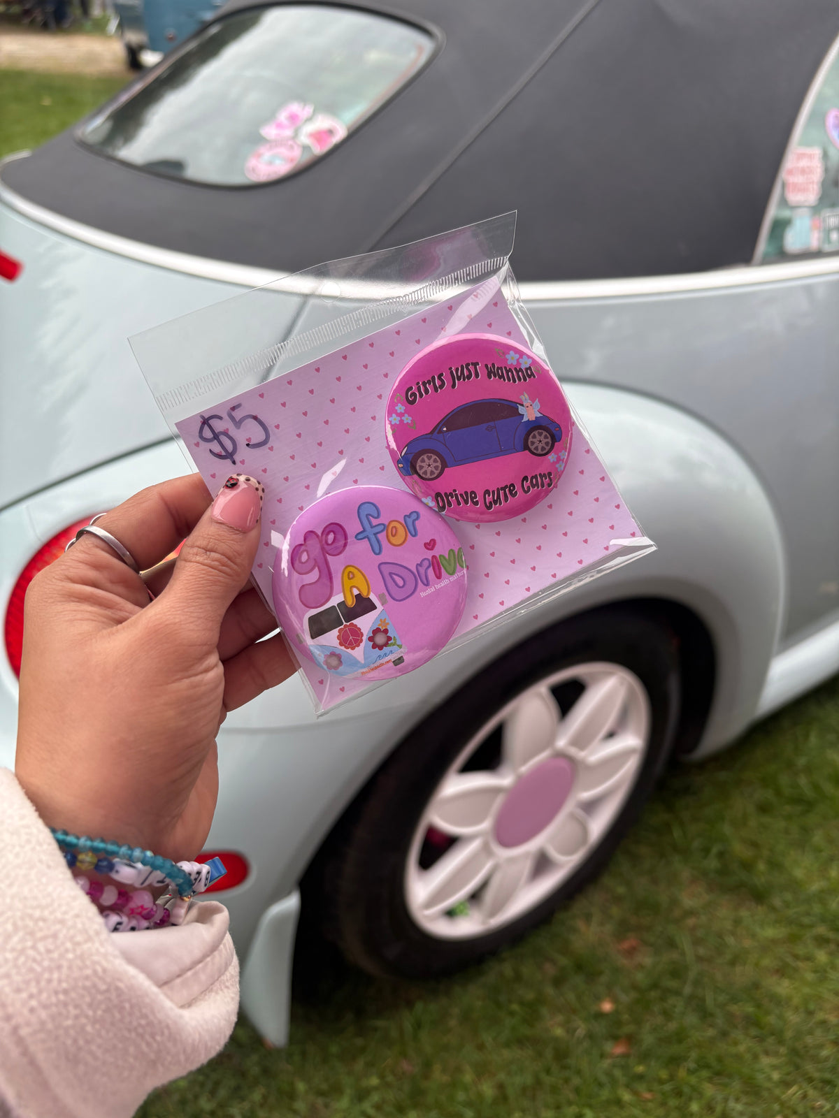 Blue punch buggy & bus buttons pins