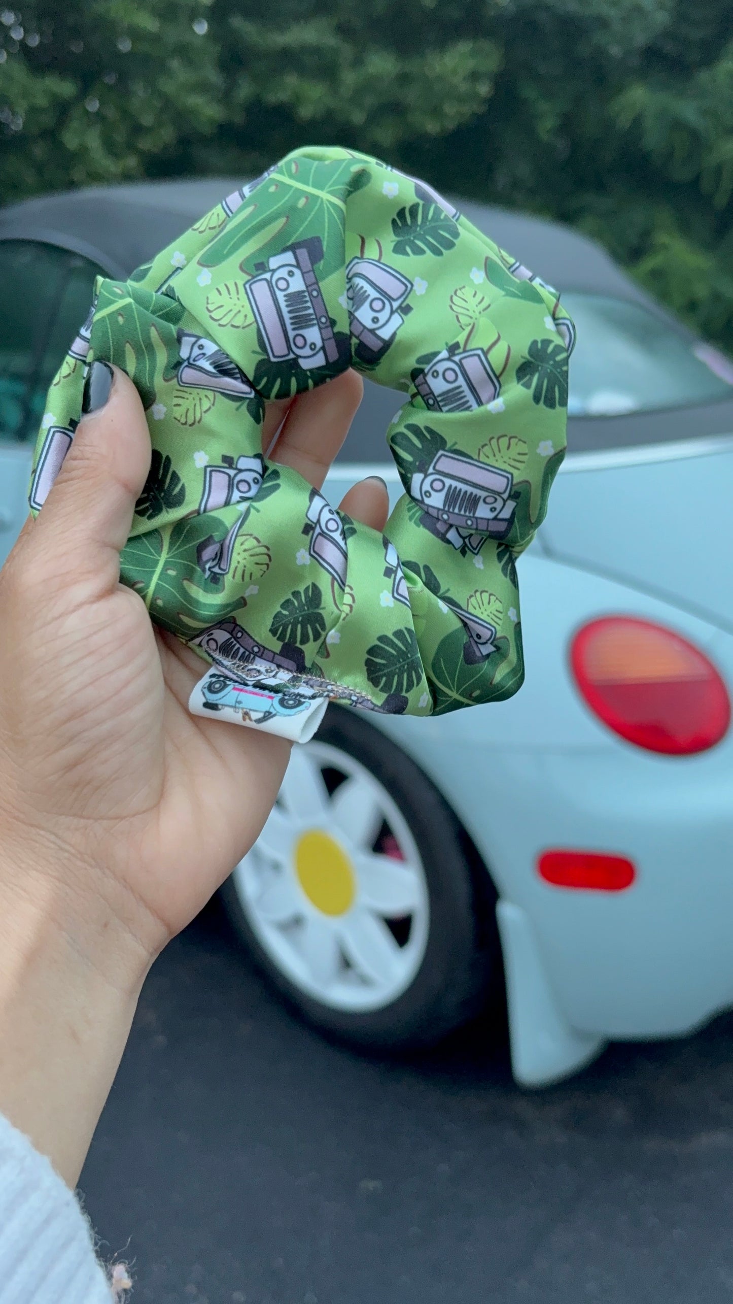 White Jeep plant satin scrunchie