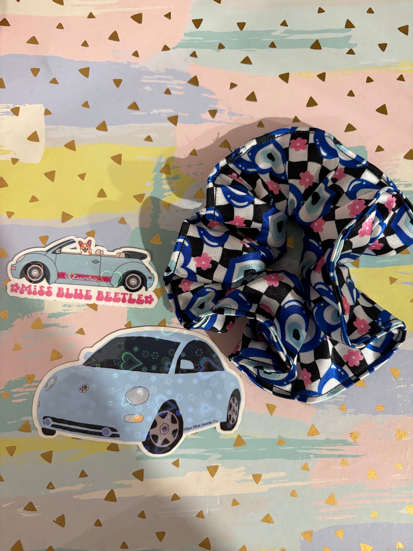 Ojitos hearts Satin scrunchie