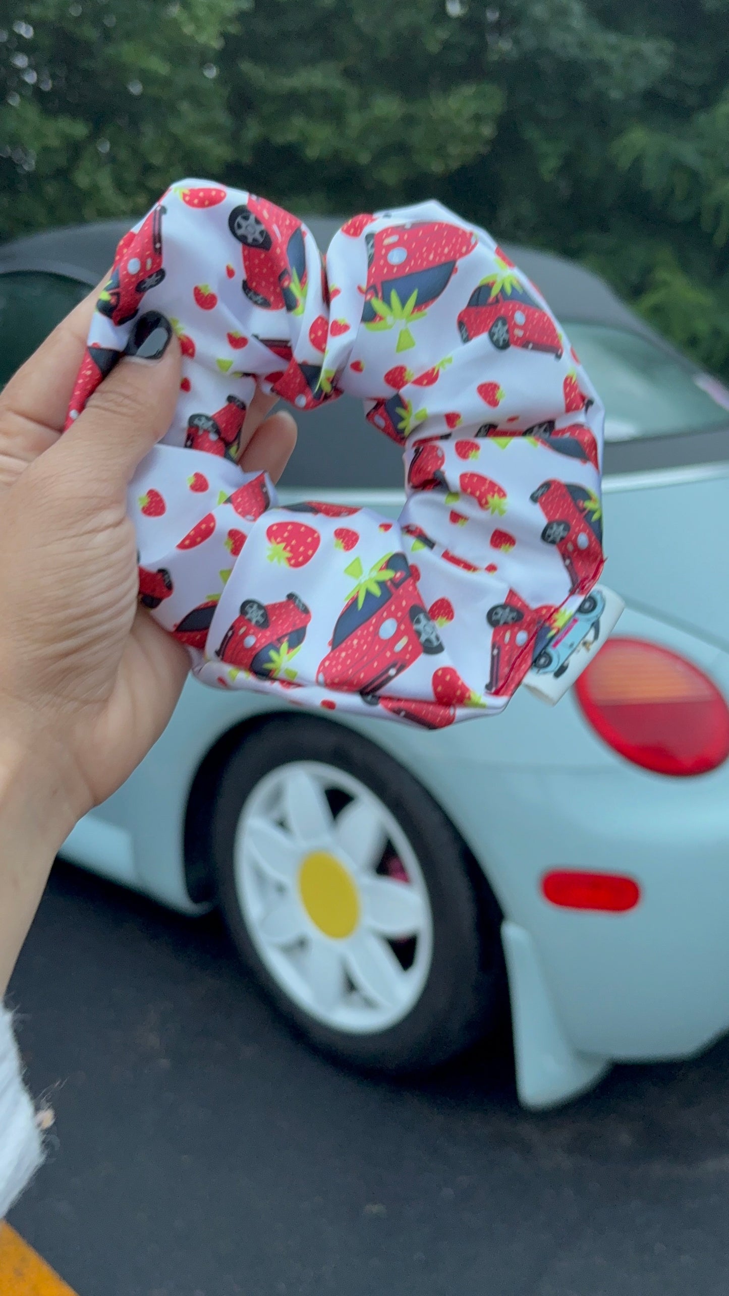 Fresita red punch buggg scrunchie