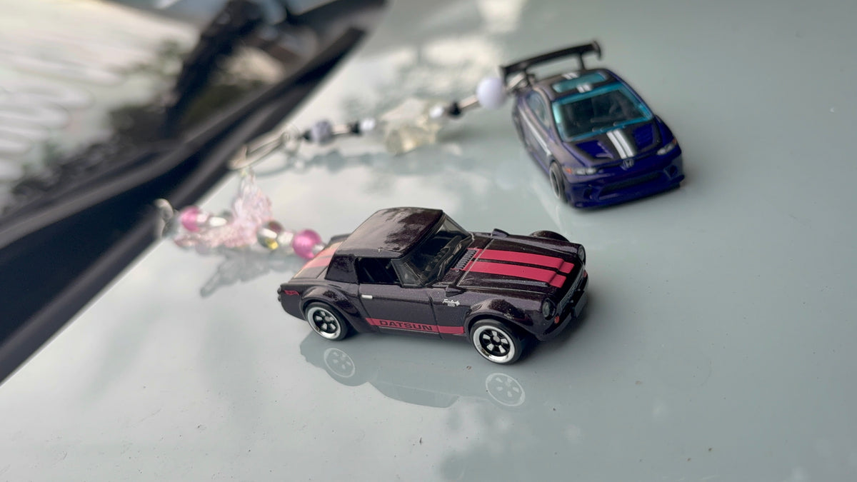 Honda civic si &  Datsun fairlady hotwheels keychains