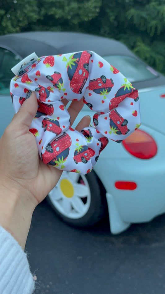 Fresita red punch buggg scrunchie